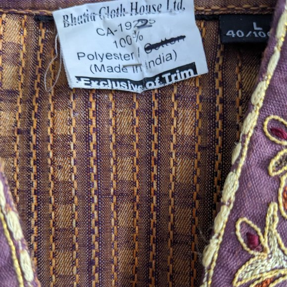 Indian style Kurta shirt with embroidery on the neck - Picture 3 of 3